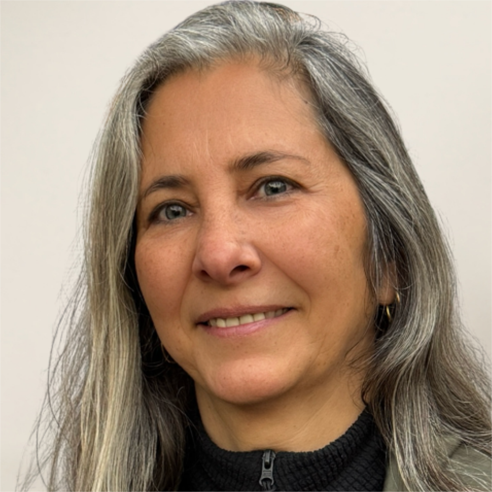 Nós facilitamos suas viagens! Márcia Elena Barbosa de Souza