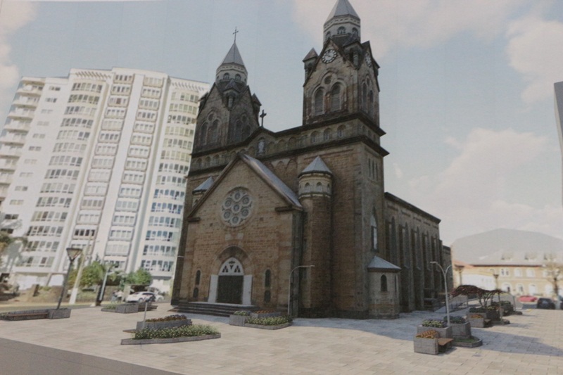 
									 Legenda: Fotos: Ary Barbosa de Jesus Filho / Credito: 
									Prefeito Ceron assina ordem de serviço para revitalização do Largo da Catedral - 
									O investimento nessa obra será de R$ 545.444,28 
									02/05/2022 16:22:52								
